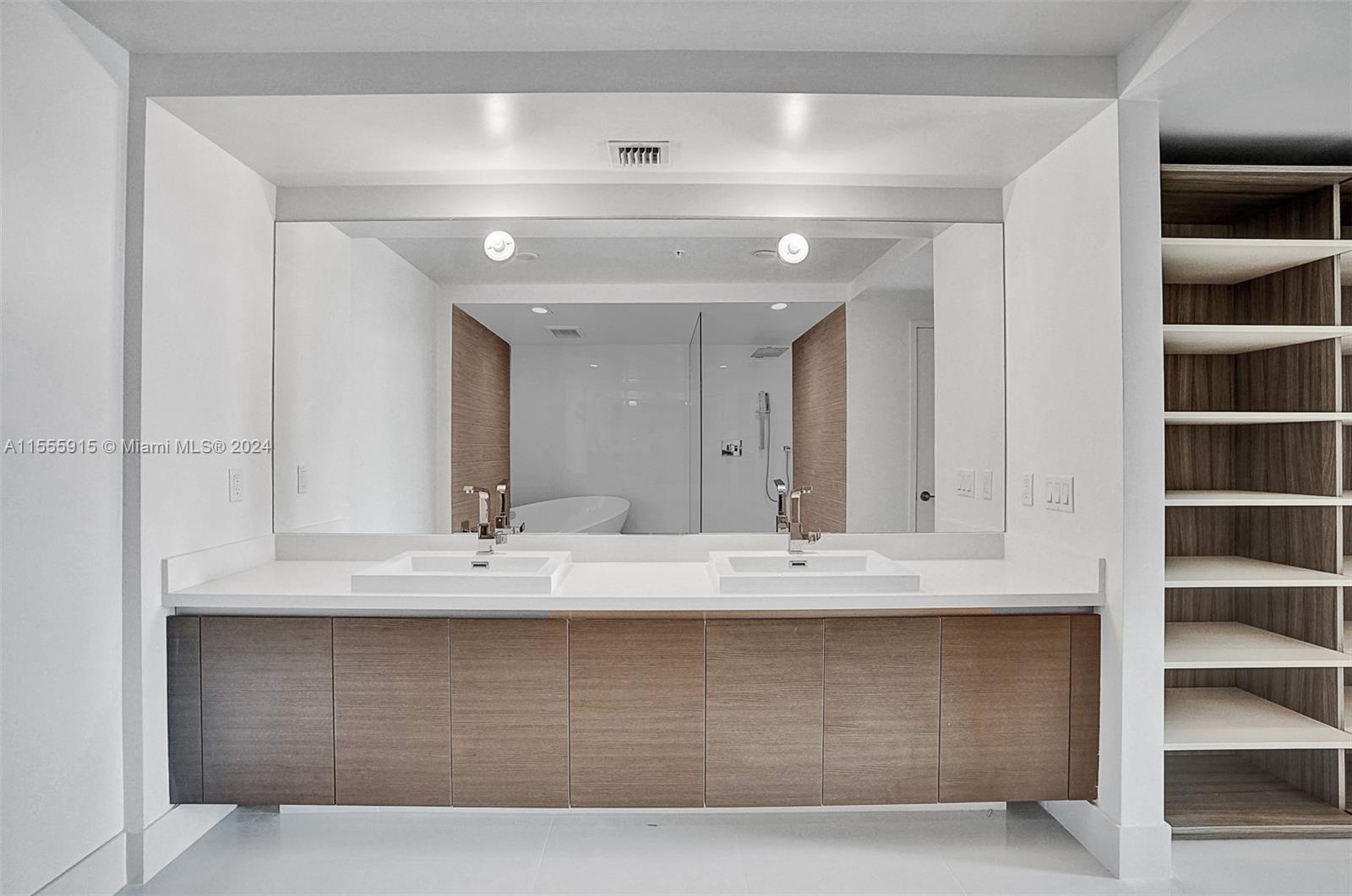 PARQUE TOWERS CONDO - Residential Lease