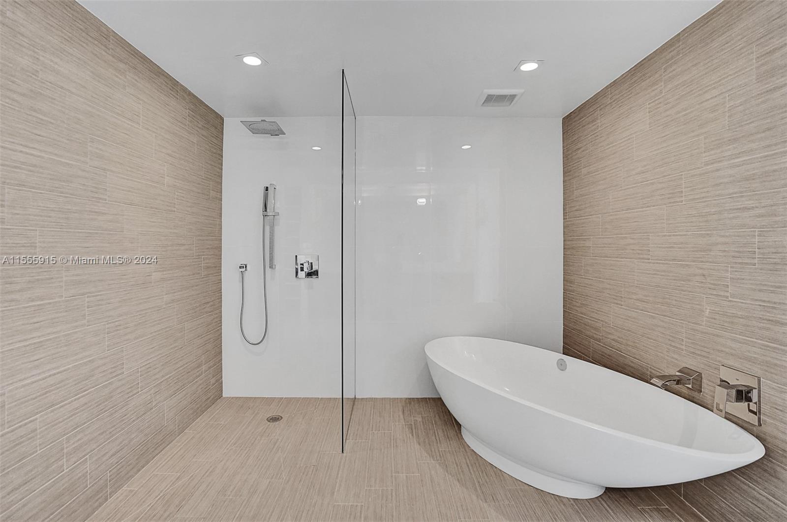 PARQUE TOWERS CONDO - Residential Lease