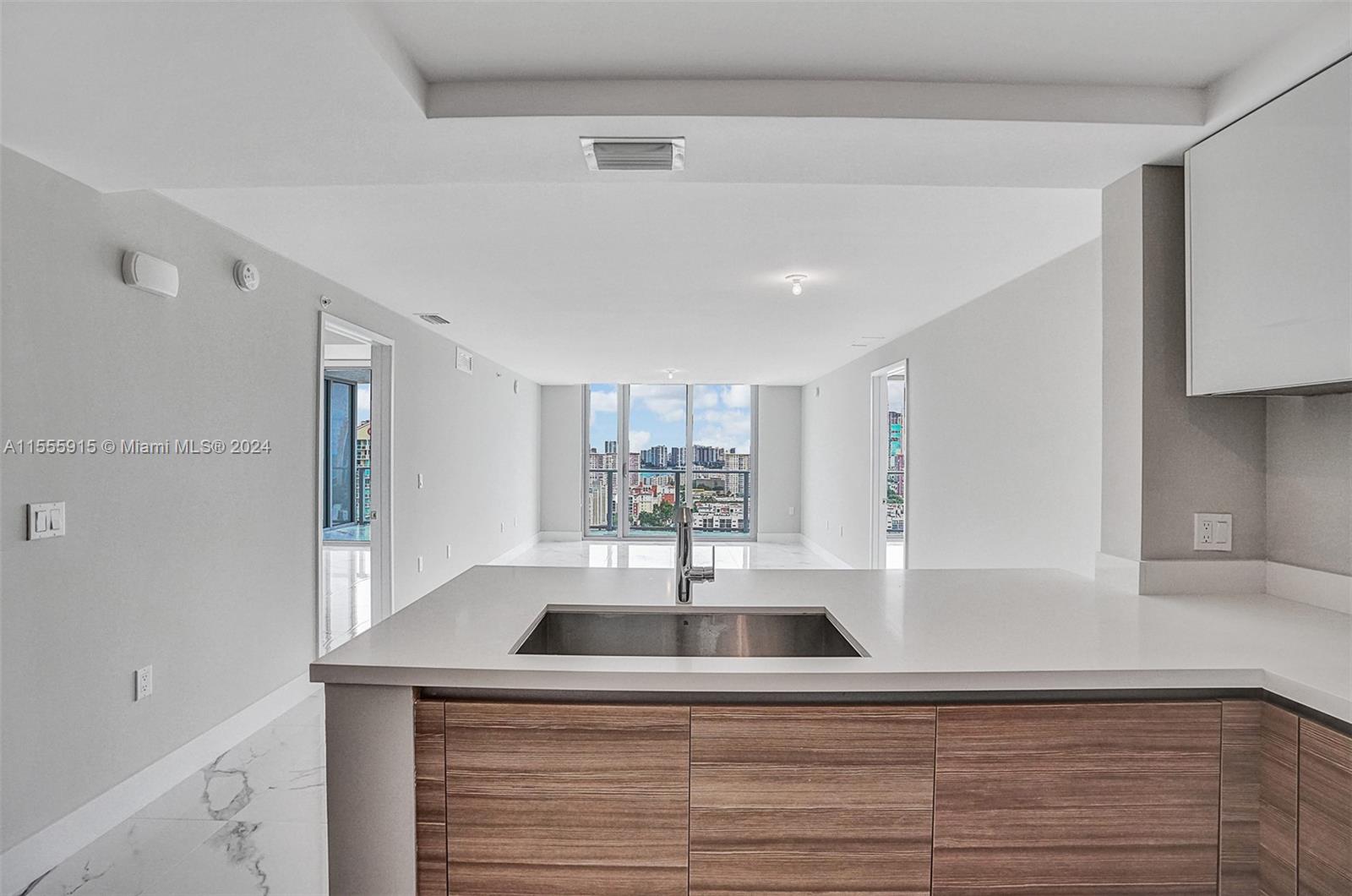PARQUE TOWERS CONDO - Residential Lease