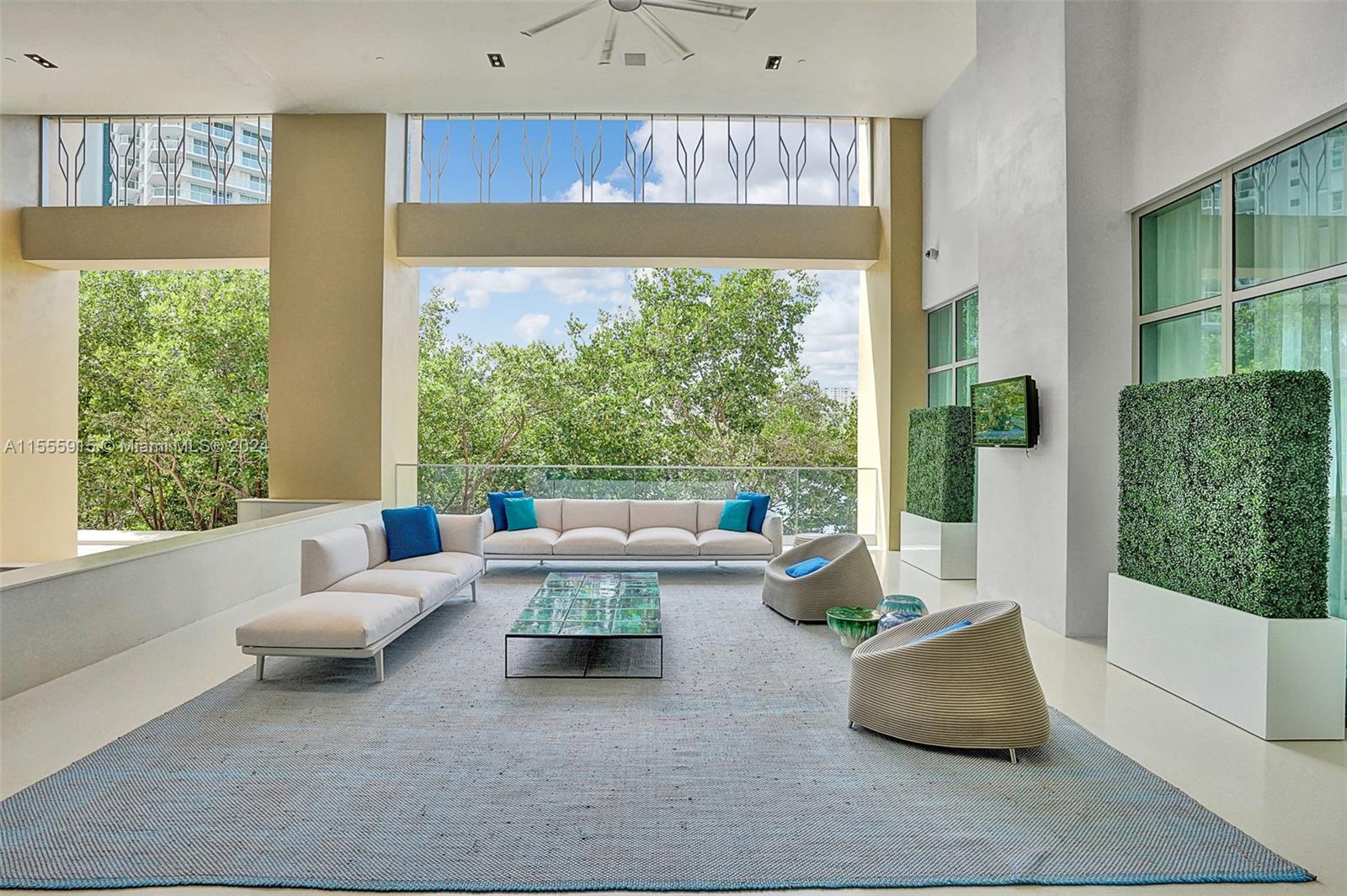 PARQUE TOWERS CONDO - Residential Lease