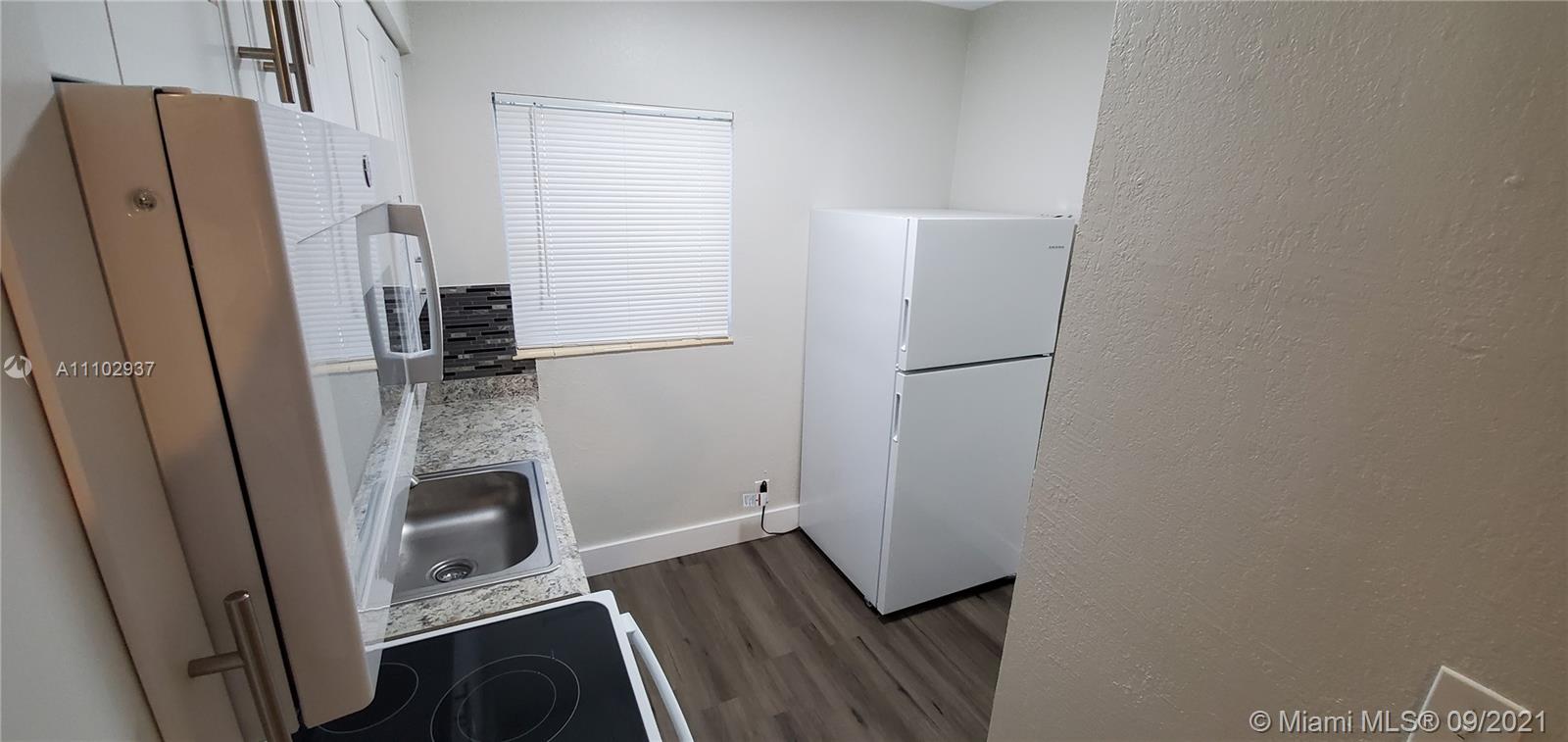 NORTH HOLLYWOOD SQUARE AM - Residential Lease