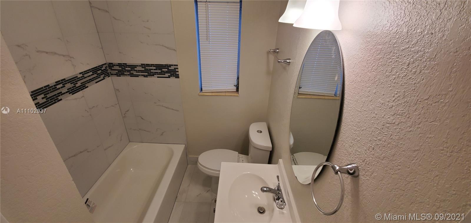 NORTH HOLLYWOOD SQUARE AM - Residential Lease