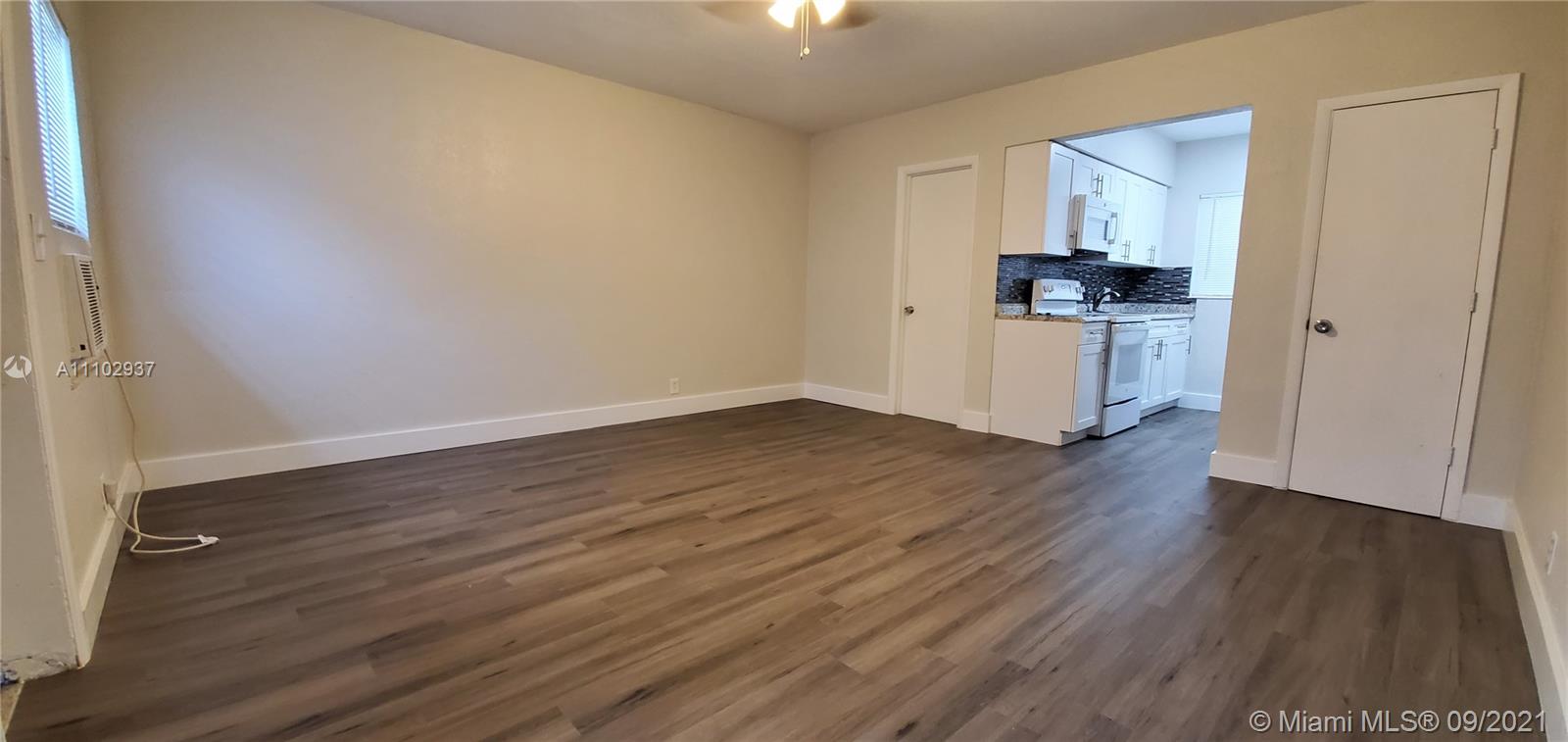 NORTH HOLLYWOOD SQUARE AM - Residential Lease