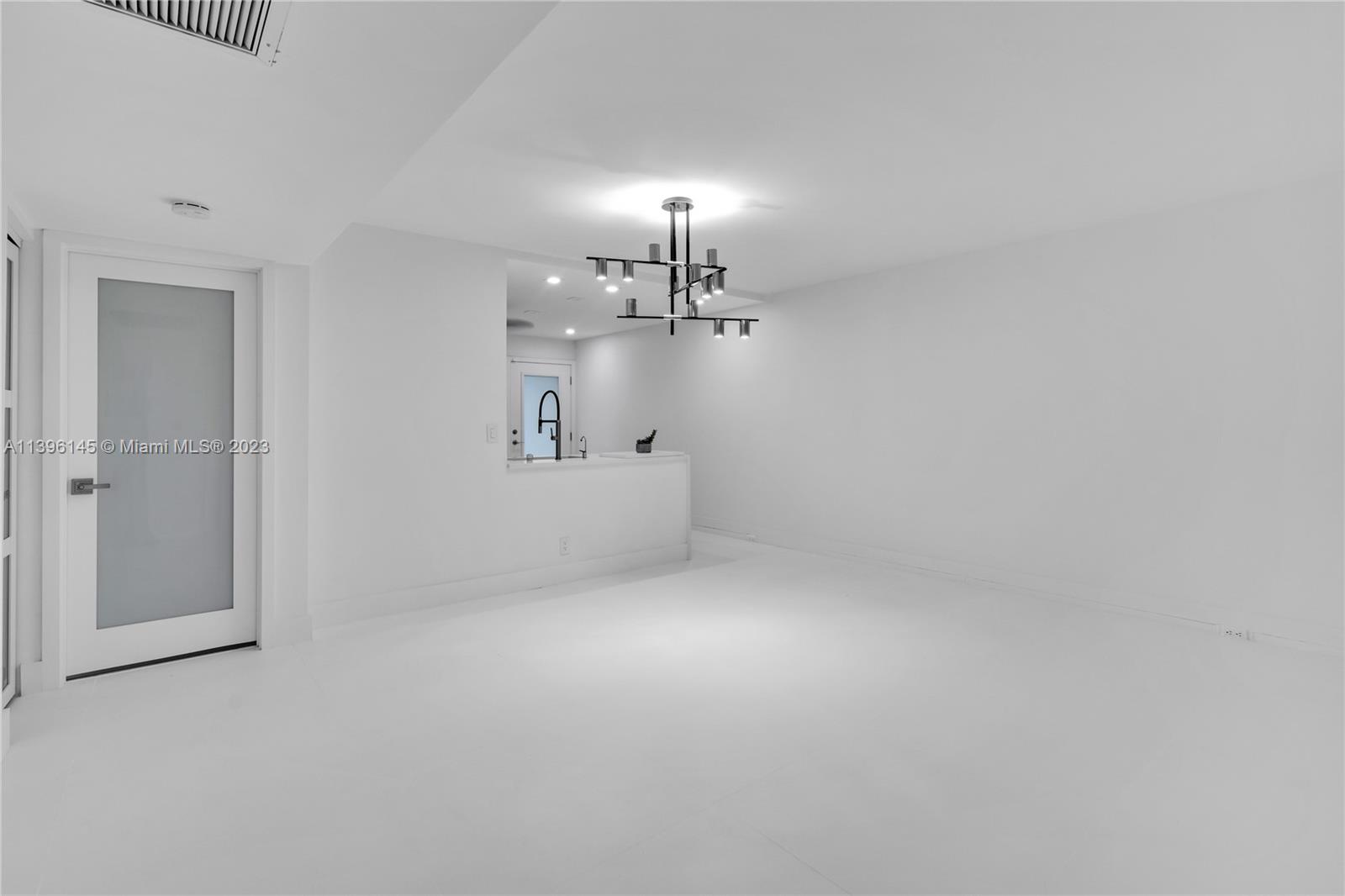 VICTORIA VILLAGE J CONDO - Residential