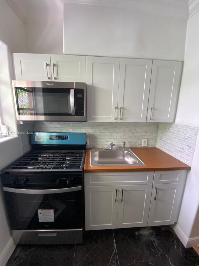 THE ARMSTRONG CONDO - Residential