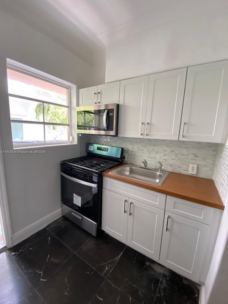 THE ARMSTRONG CONDO - Residential