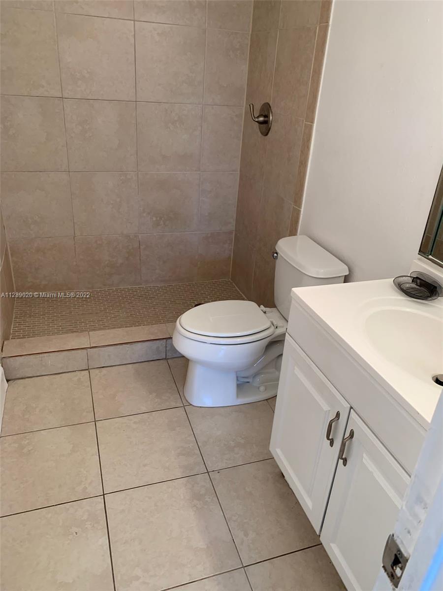VENETIAN GARDENS AT COUNT - Residential Lease