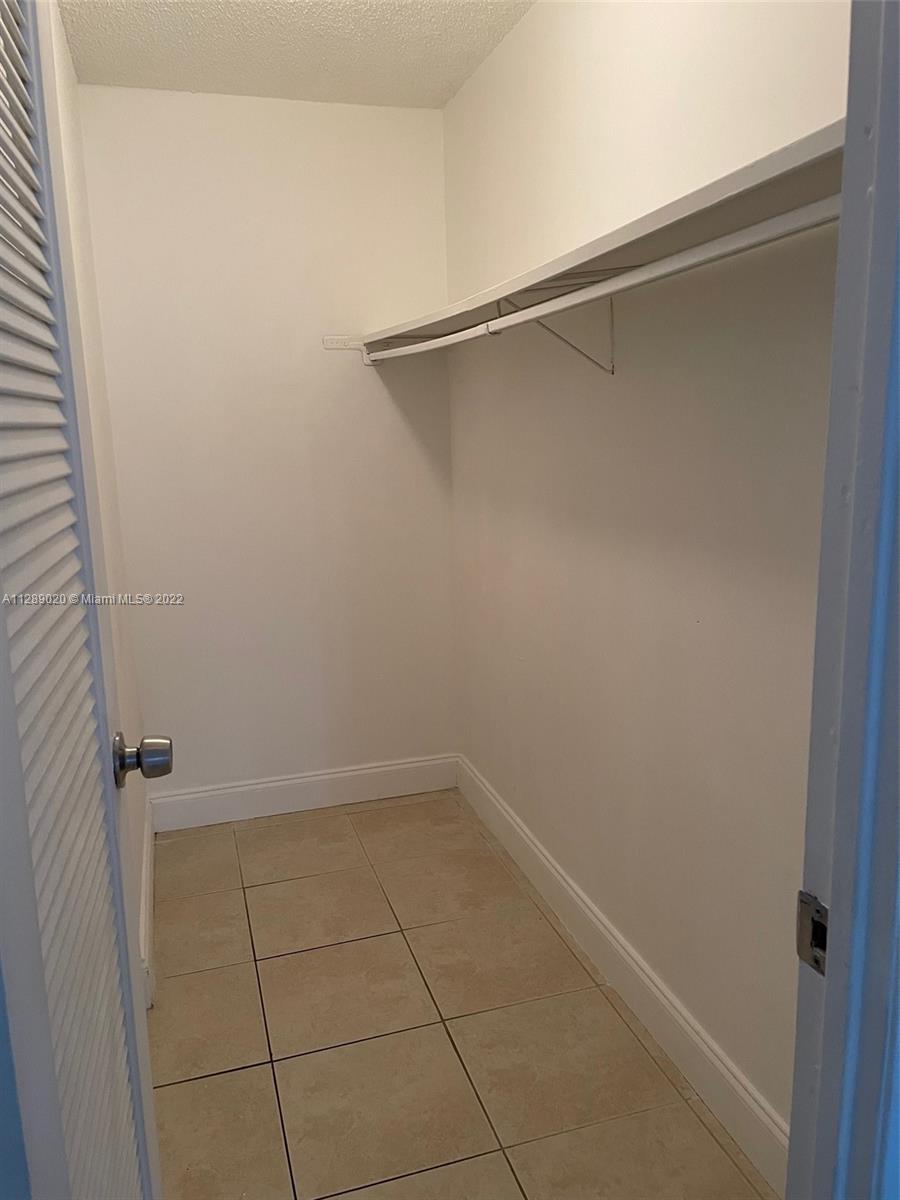 VENETIAN GARDENS AT COUNT - Residential Lease