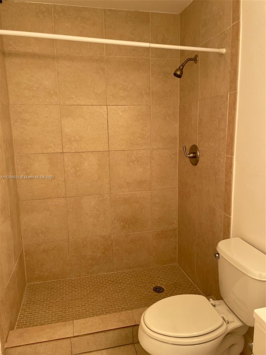 VENETIAN GARDENS AT COUNT - Residential Lease
