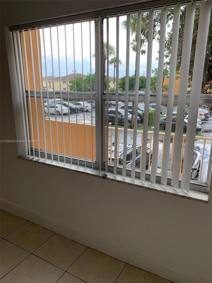 VENETIAN GARDENS AT COUNT - Residential Lease