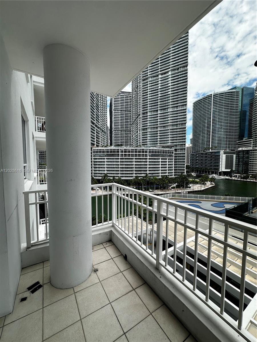 Enjoy island living at its best in this spacious 1 Bedroom / 1.5 Bathrooms residence at Courvoisier Courts on Brickell Key. Filled with natural light, this well-kept unit features a comfortable layout and a private balcony with beautiful water and bay views. Move right in or update it to match your style—the possibilities are endless. Residents enjoy resort-style amenities including a waterfront pool, fitness center, kids' playroom, social room, and outdoor spaces overlooking the bay. Just a short walk from Brickell's top restaurants, parks, shops, and financial district, this location offers the perfect balance of privacy and convenience.
A great opportunity for end users and investors alike in one of Miami's most desirable waterfront communities. Easy to show - schedule your private tour today.
