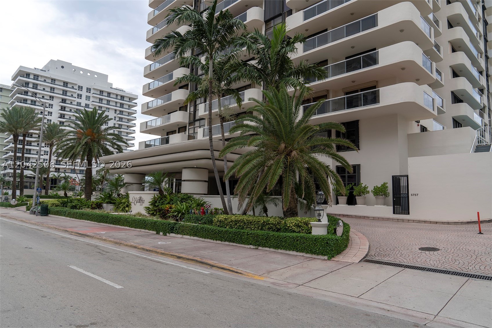 LEXCELLENCE CONDO - Residential