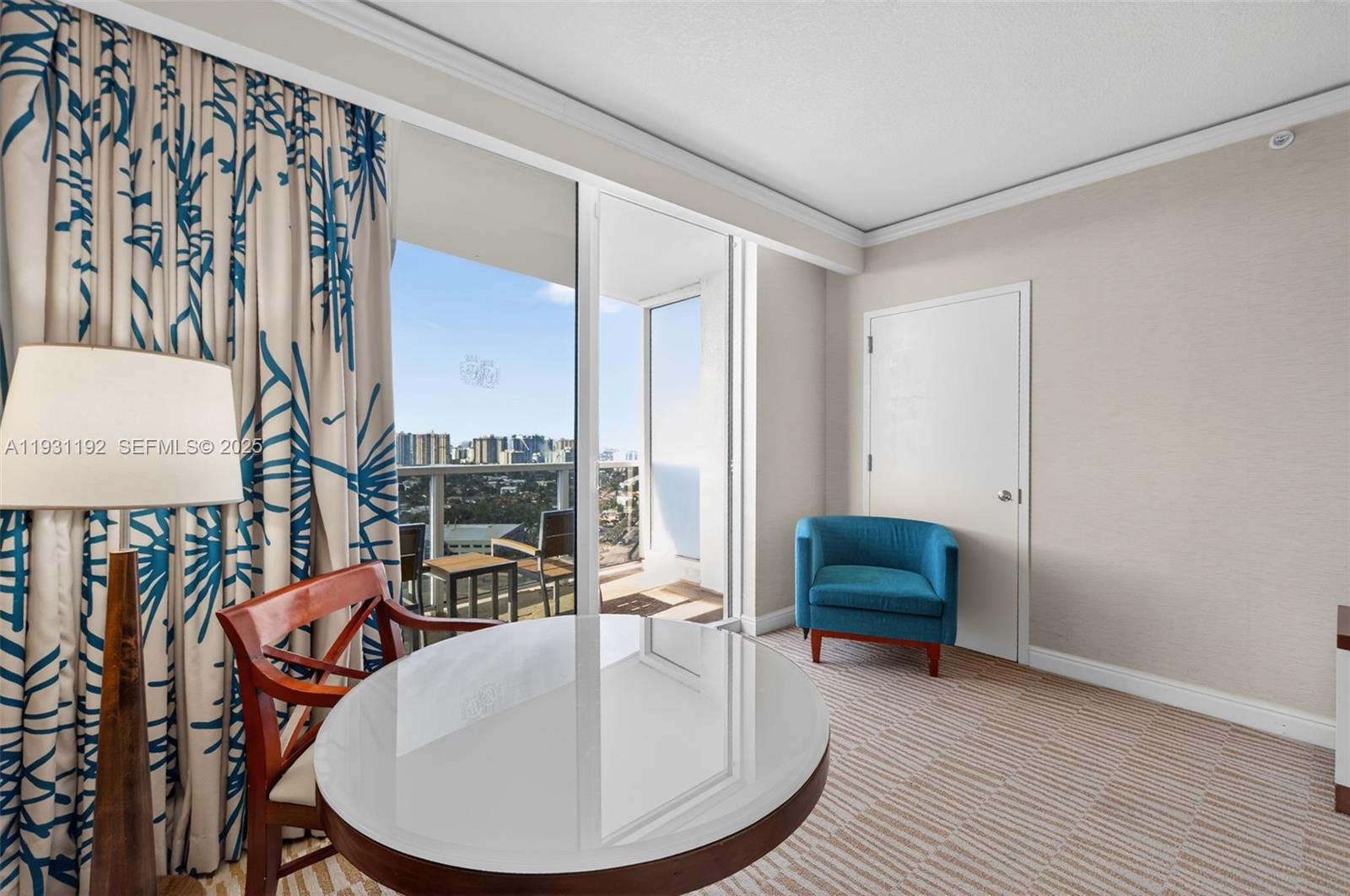 TRUMP INTERNATIONAL SONES - Residential