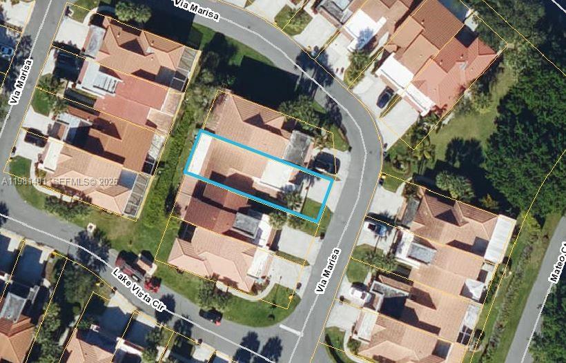 Nicely updated townhouse in Mission Bay Community. Reflections subdivision is a quiet, beautifully maintained neighborhood with its own pool area to compliment the Mission Bay amenities. Fully updated kitchen and bathrooms - kitchen has tremendous storage space. Full size washer and dryer located in garage. Fully screened porch. Internet and cable included in association fee. Great schools! Grocery, shopping and services are all within a few minutes.