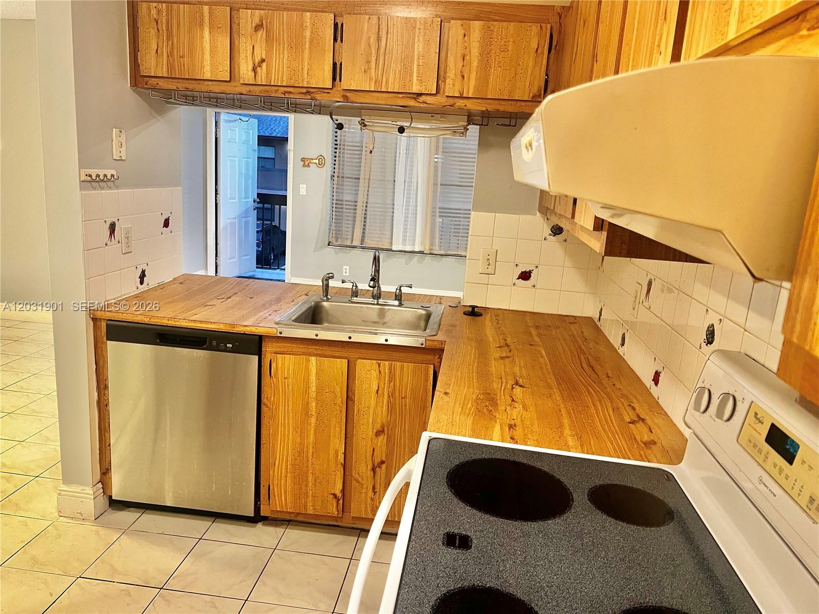 WINDING LAKE AT WELLEBY C - Residential