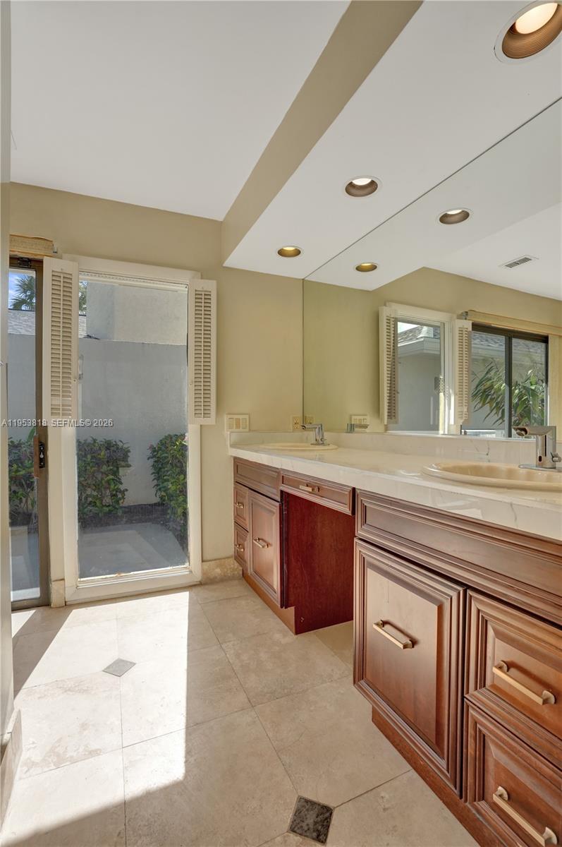 BAYTOWNE OF JONATHANS LAN - Residential
