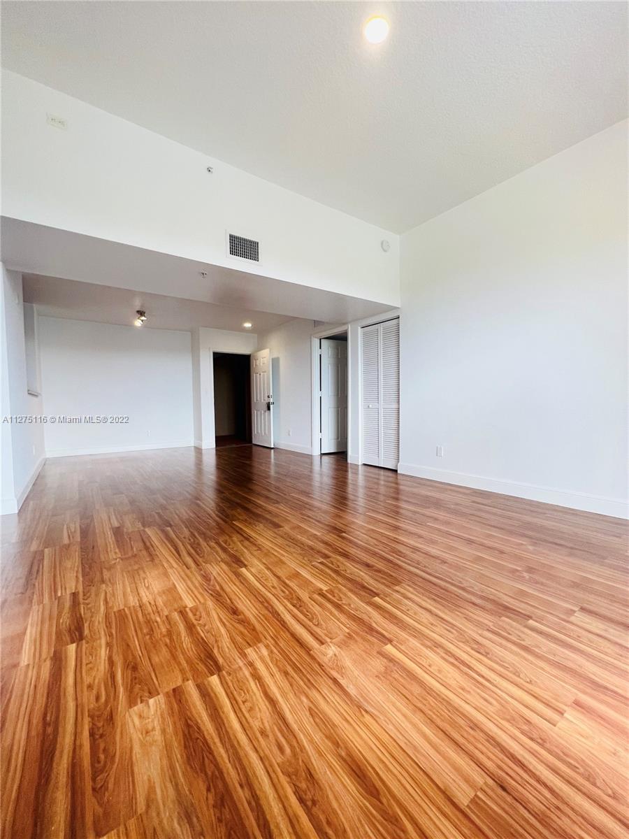 SHERIDAN BEACH CLUB NO 3 - Residential Lease