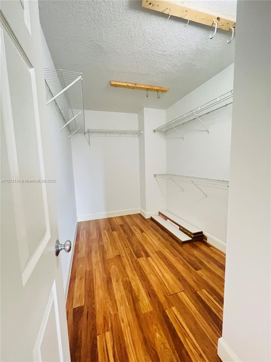 SHERIDAN BEACH CLUB NO 3 - Residential Lease