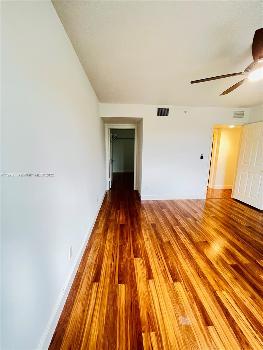 SHERIDAN BEACH CLUB NO 3 - Residential Lease