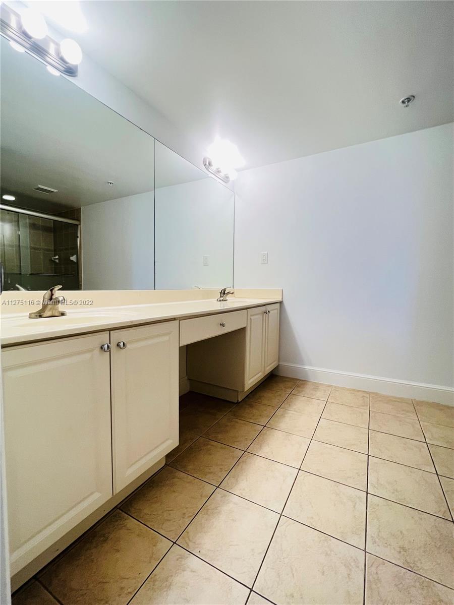 SHERIDAN BEACH CLUB NO 3 - Residential Lease