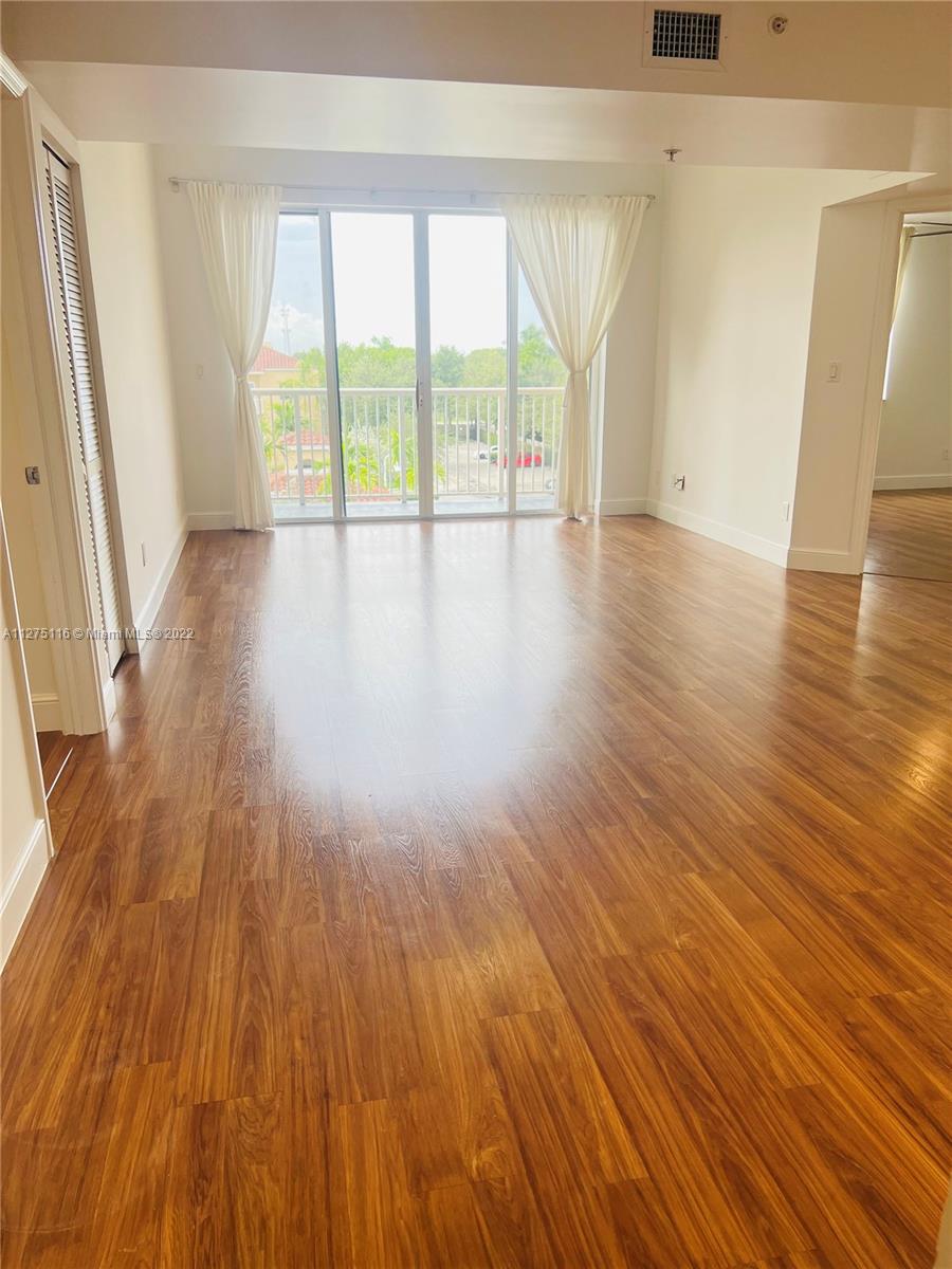 SHERIDAN BEACH CLUB NO 3 - Residential Lease