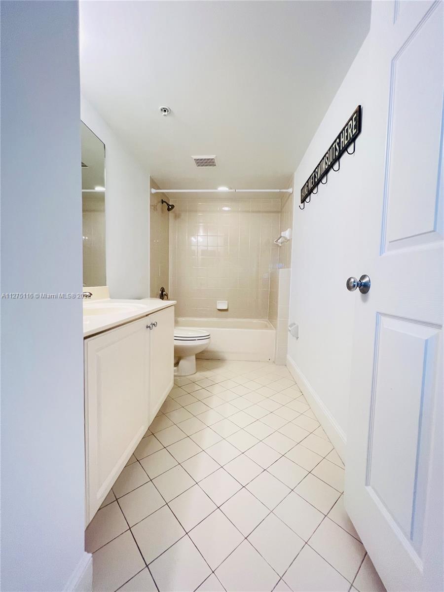 SHERIDAN BEACH CLUB NO 3 - Residential Lease