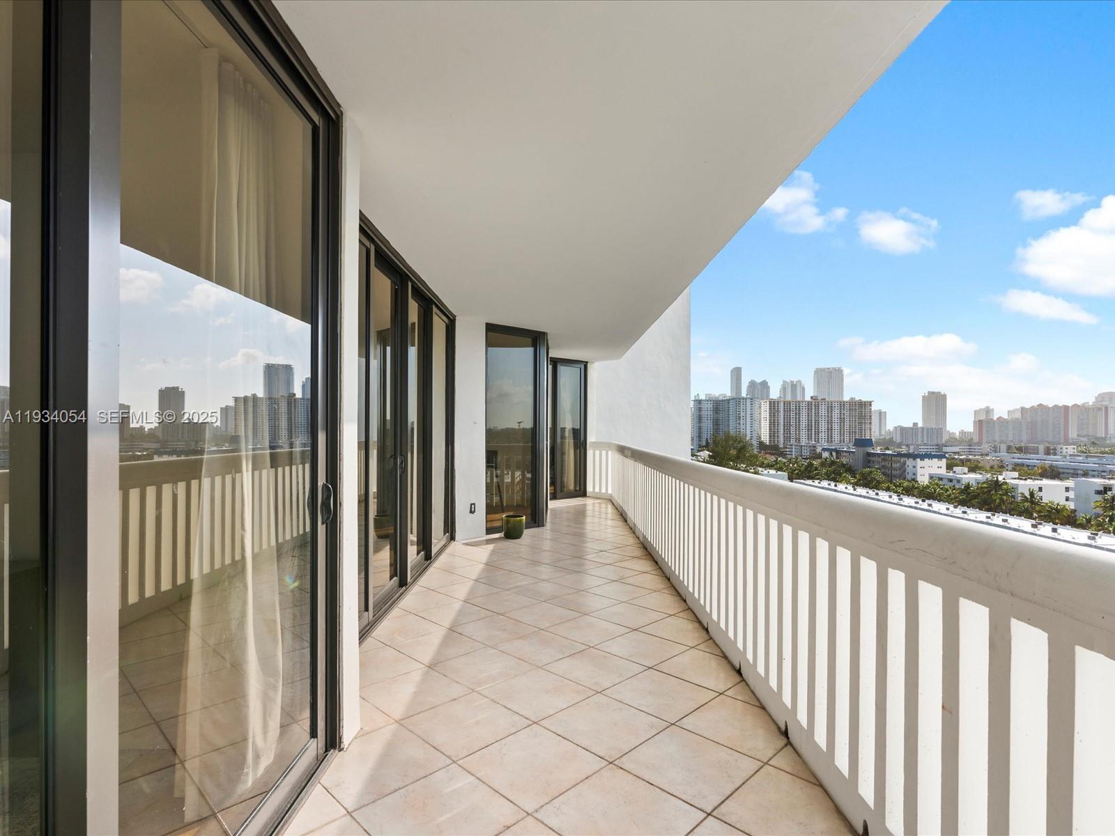 2000 ISL BLVD WILLIAMS IS - Residential