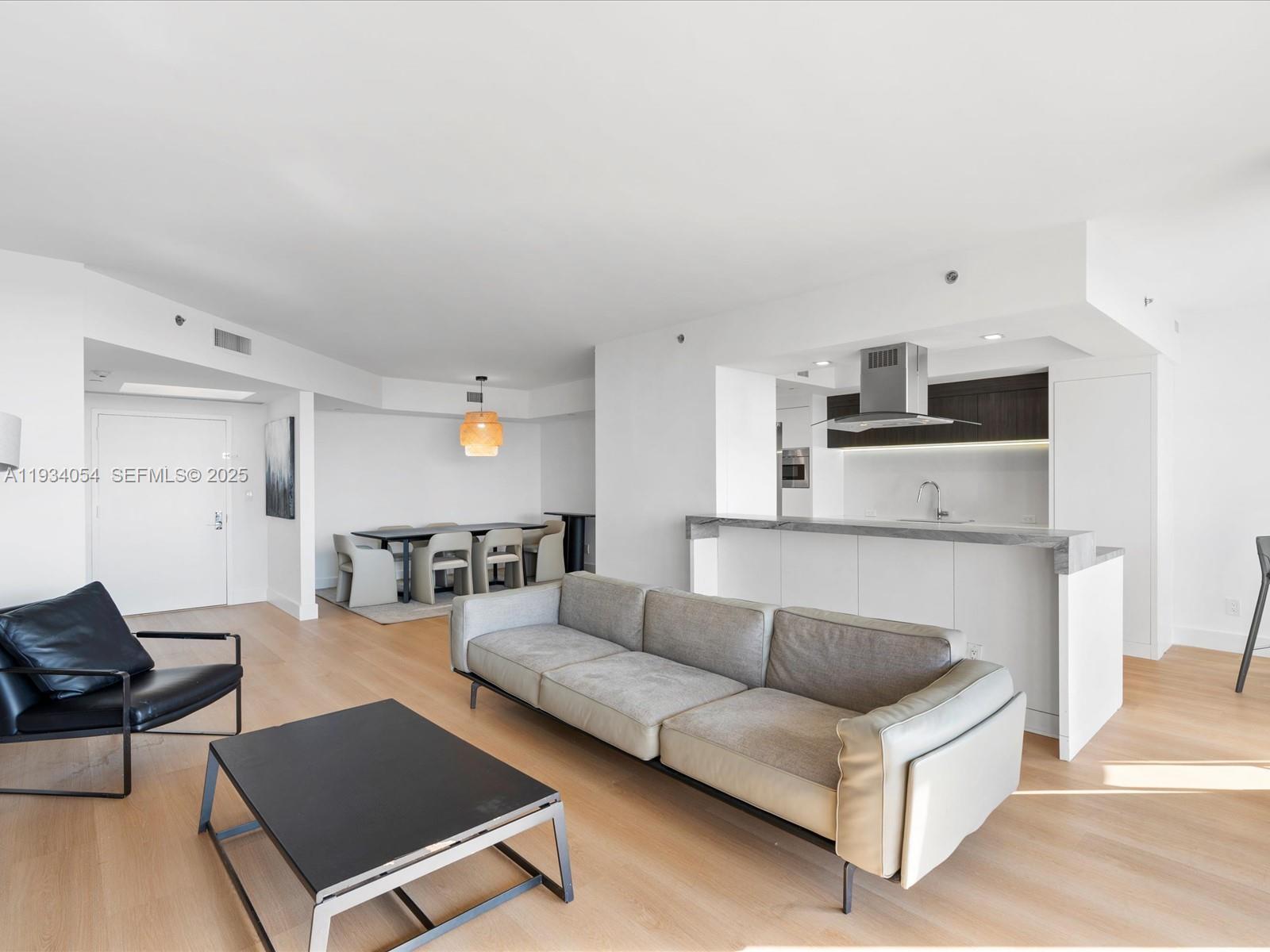 2000 ISL BLVD WILLIAMS IS - Residential