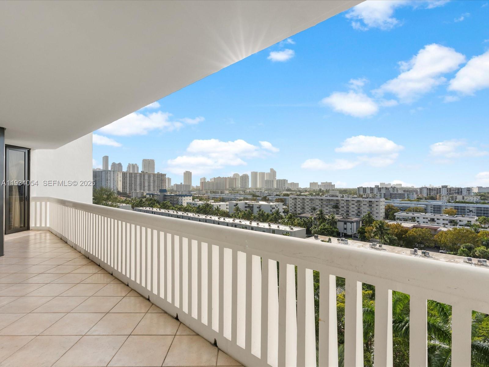 2000 ISL BLVD WILLIAMS IS - Residential
