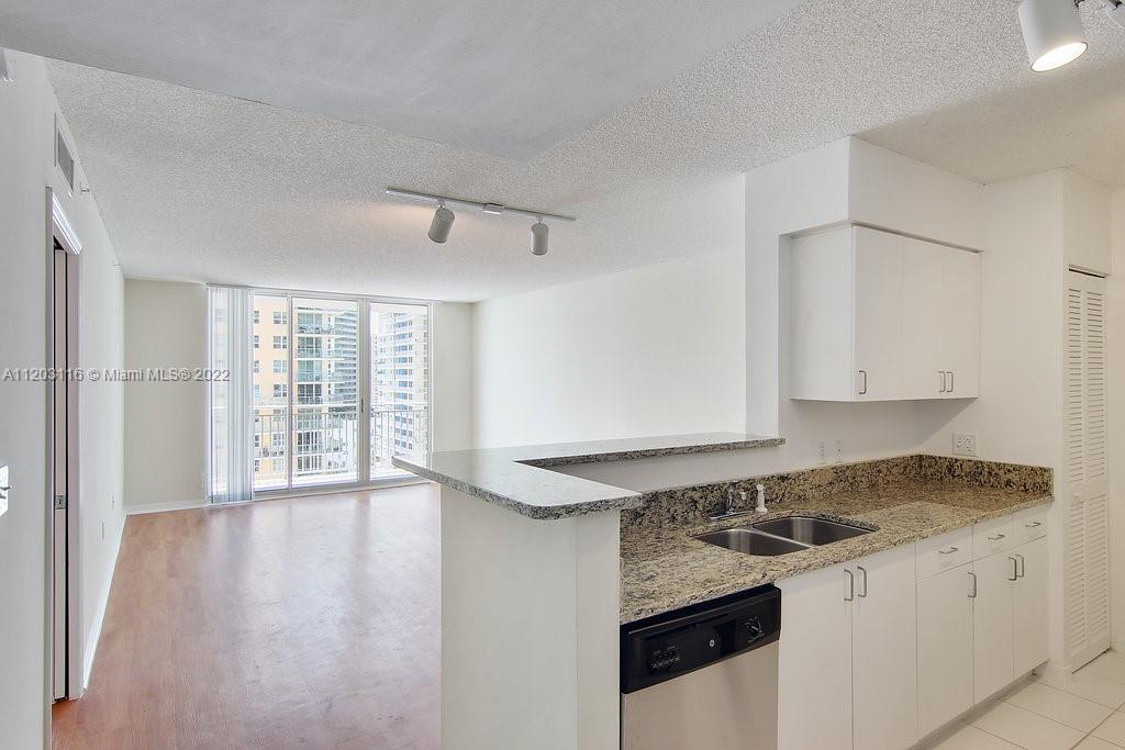 Yacht Club Brickell - Residential Lease