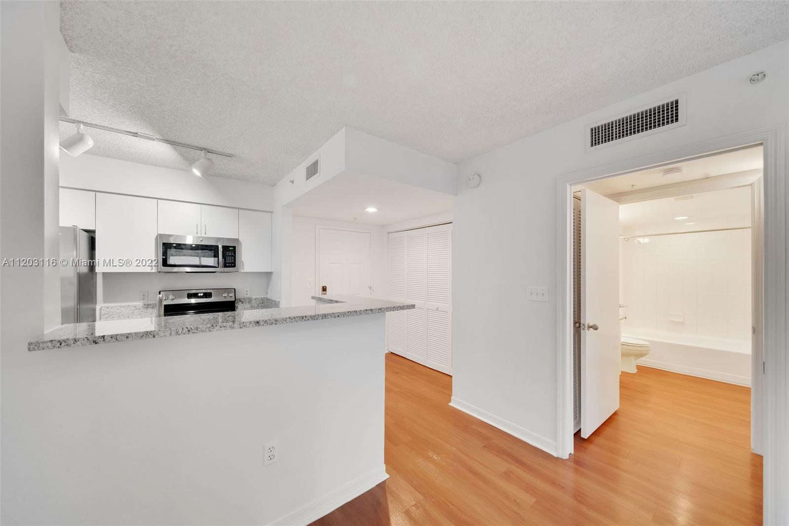 Yacht Club Brickell - Residential Lease