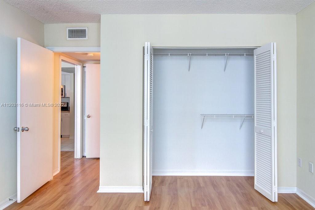 Yacht Club Brickell - Residential Lease