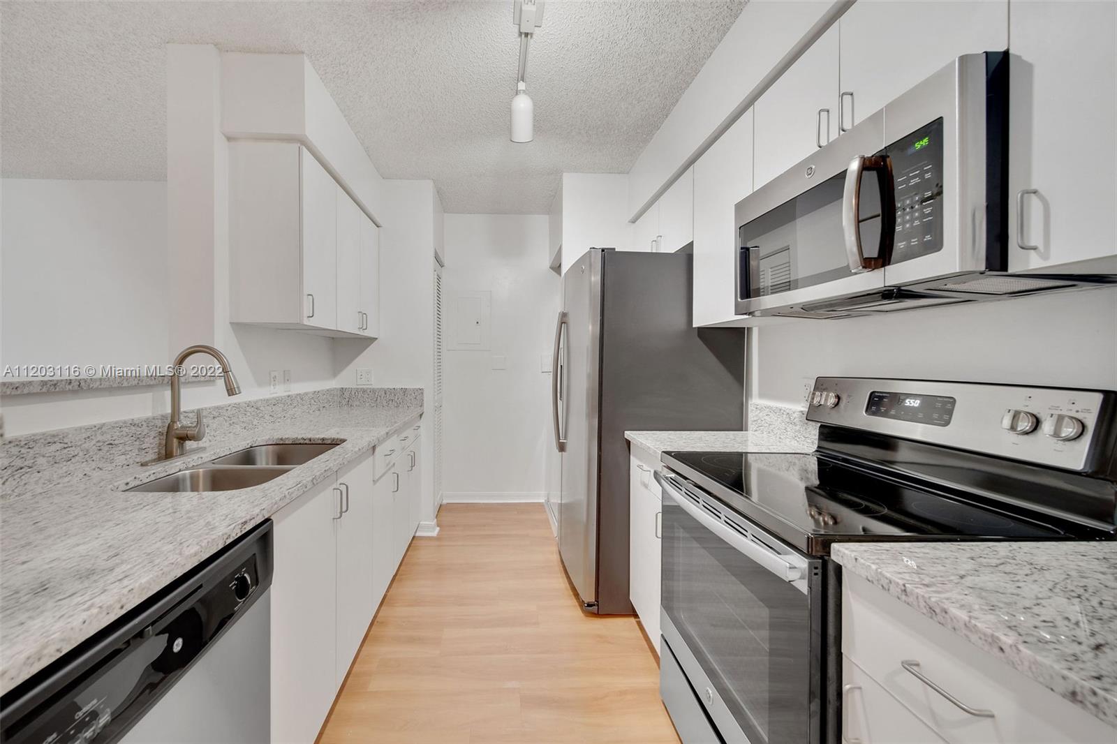 Yacht Club Brickell - Residential Lease