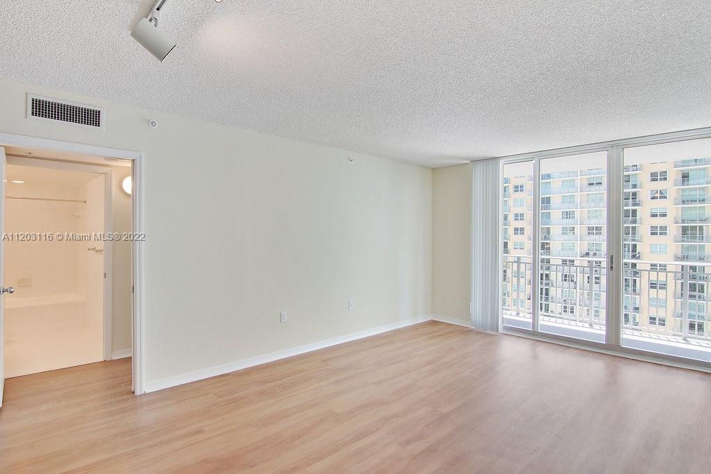 Yacht Club Brickell - Residential Lease