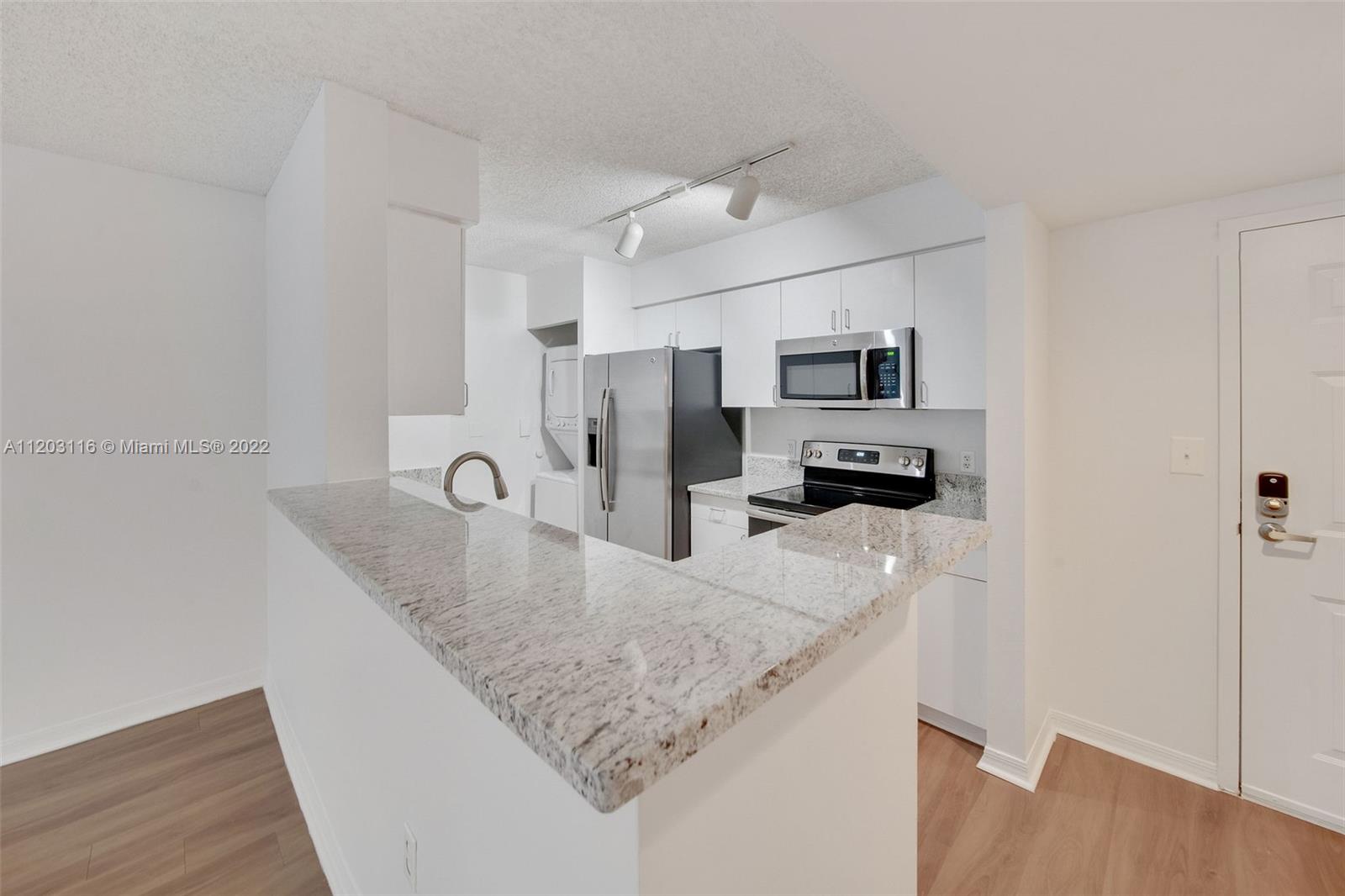 Yacht Club Brickell - Residential Lease