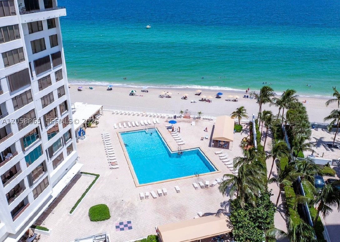 ALEXANDER TOWERS CONDO - Residential