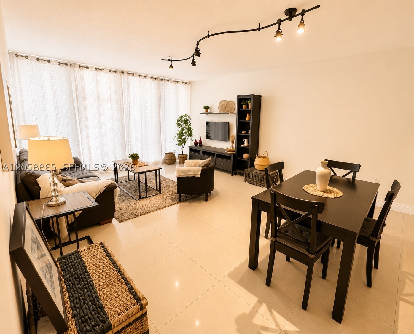 ALEXANDER TOWERS CONDO - Residential