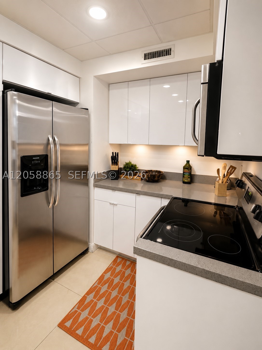 ALEXANDER TOWERS CONDO - Residential