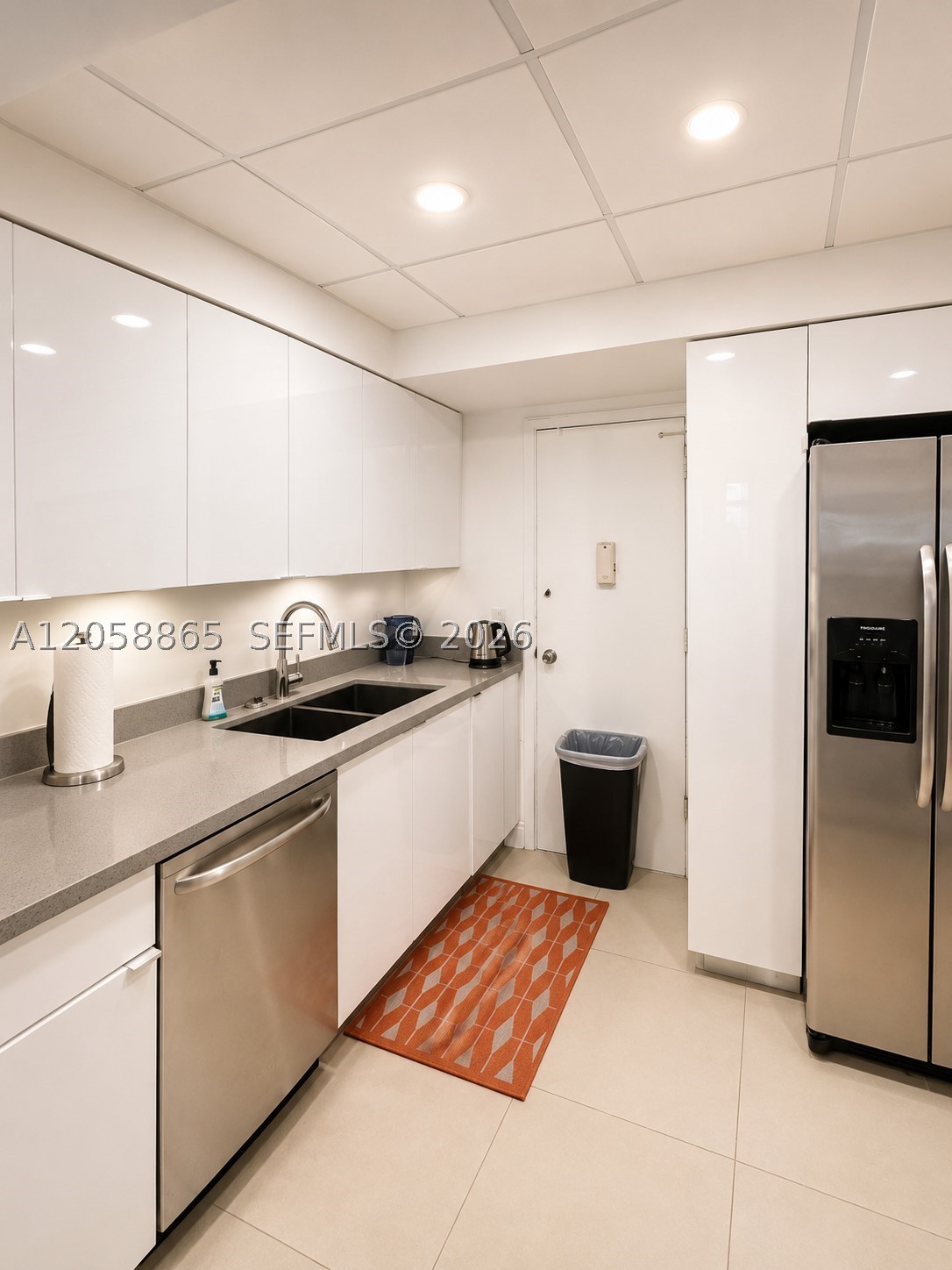 ALEXANDER TOWERS CONDO - Residential