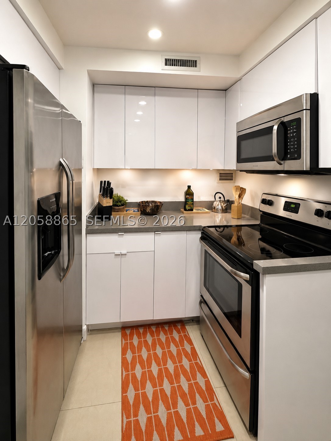 ALEXANDER TOWERS CONDO - Residential