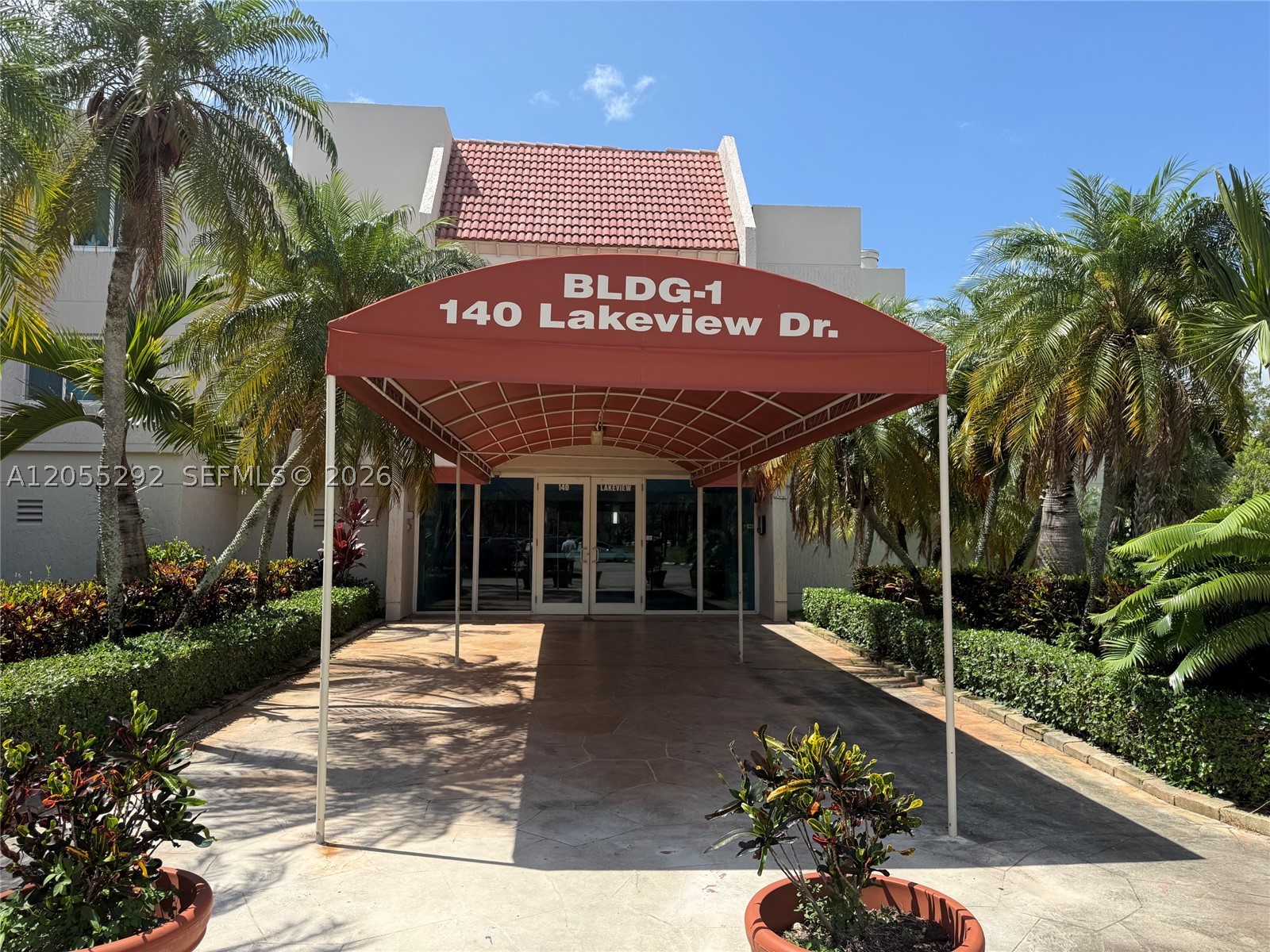BUILDING ONE OF RACQUET C - Residential Lease