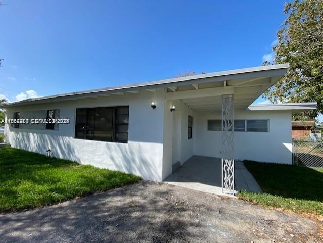 ATTENTION INVESTORS! This spacious 3 bedroom, 2 bathroom home has been fully renovated and is ready to be your next investment. Located in the Woodland Park community, just across from the Mega Walmart and close to I-95, train station, restaurants, and more. Don't miss out on this unique opportunity!
tenant is paying us s3350 until November 2026