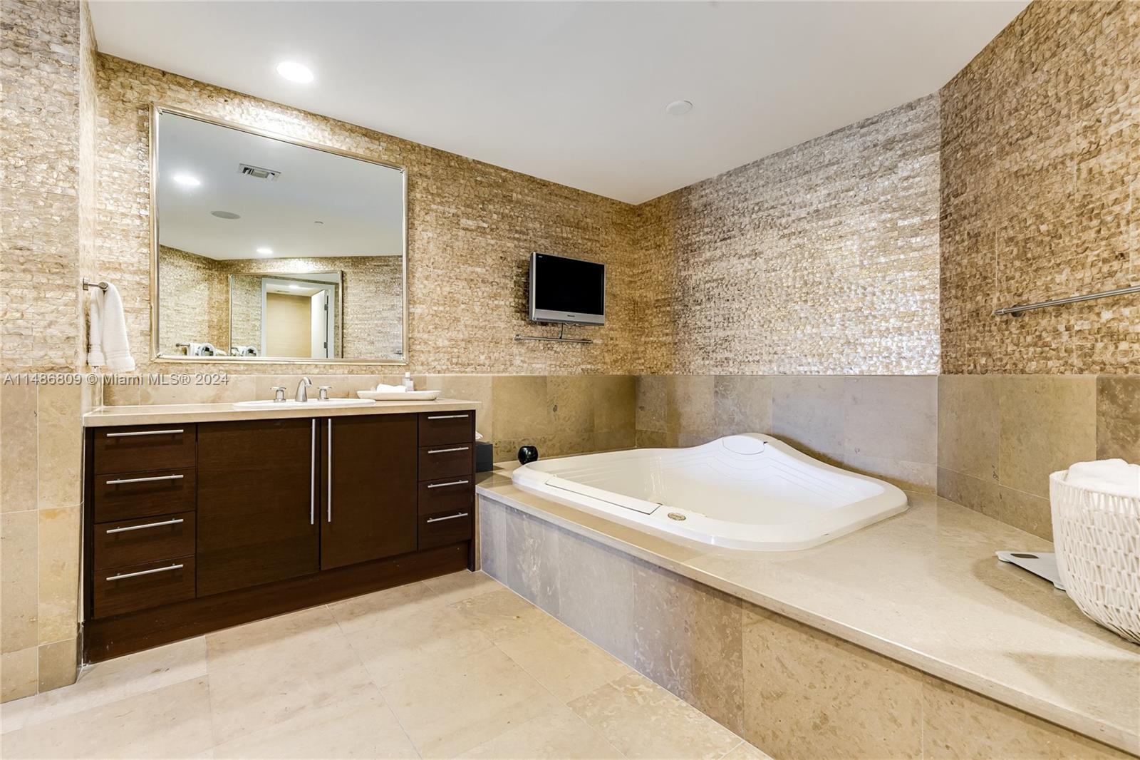 THE RESIDENCES AT THE BAT - Residential
