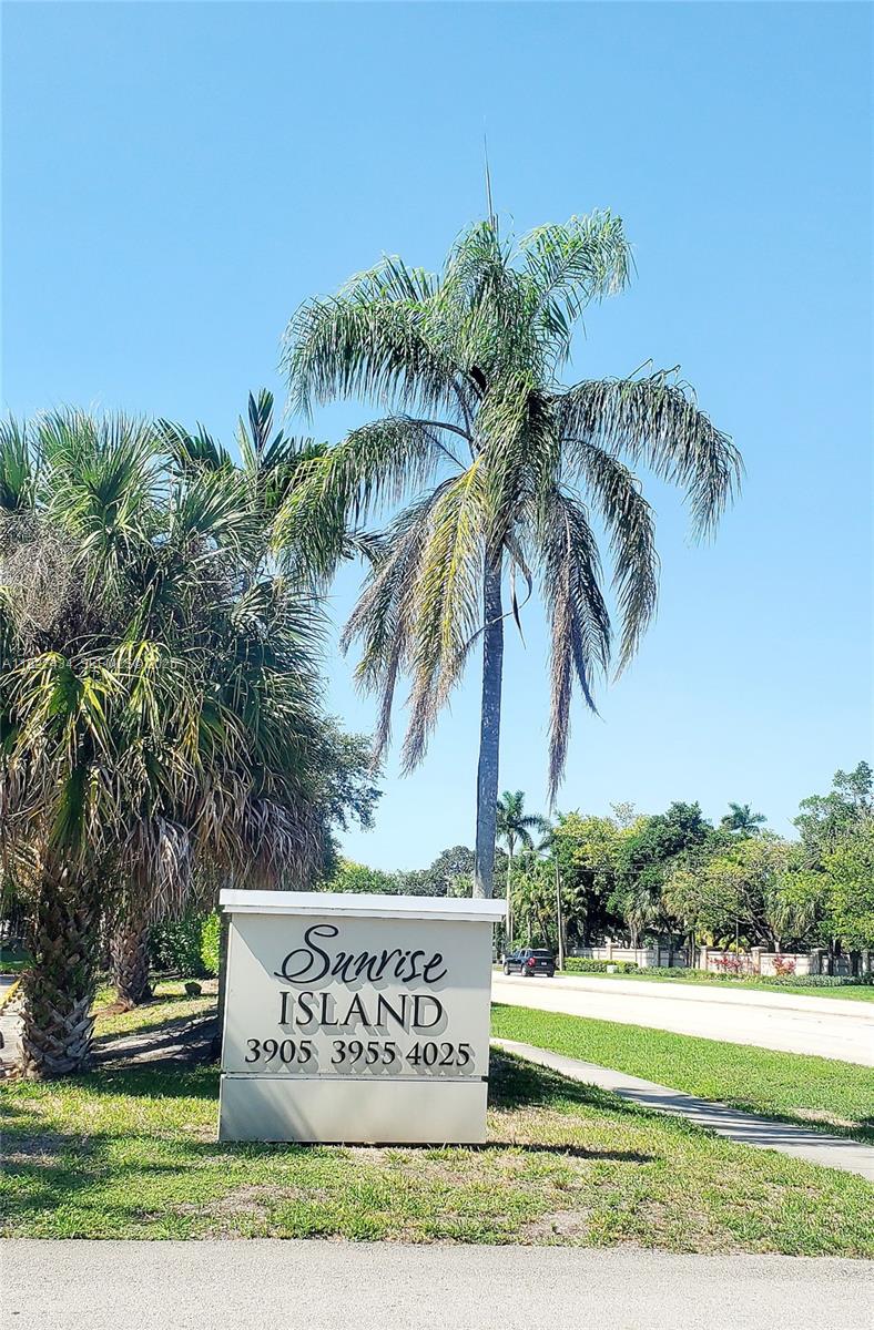 Beautiful all renovated, ALL AGES 2/2 condo. Private screened in balcony with beautiful pool and lake view. Near schools, banks, restaurants and shopping. 5 minutes to Sawgrass Mills Mall and 30 minutes to Fort Lauderdale Beaches. Can be rented after first 2 years of ownership.