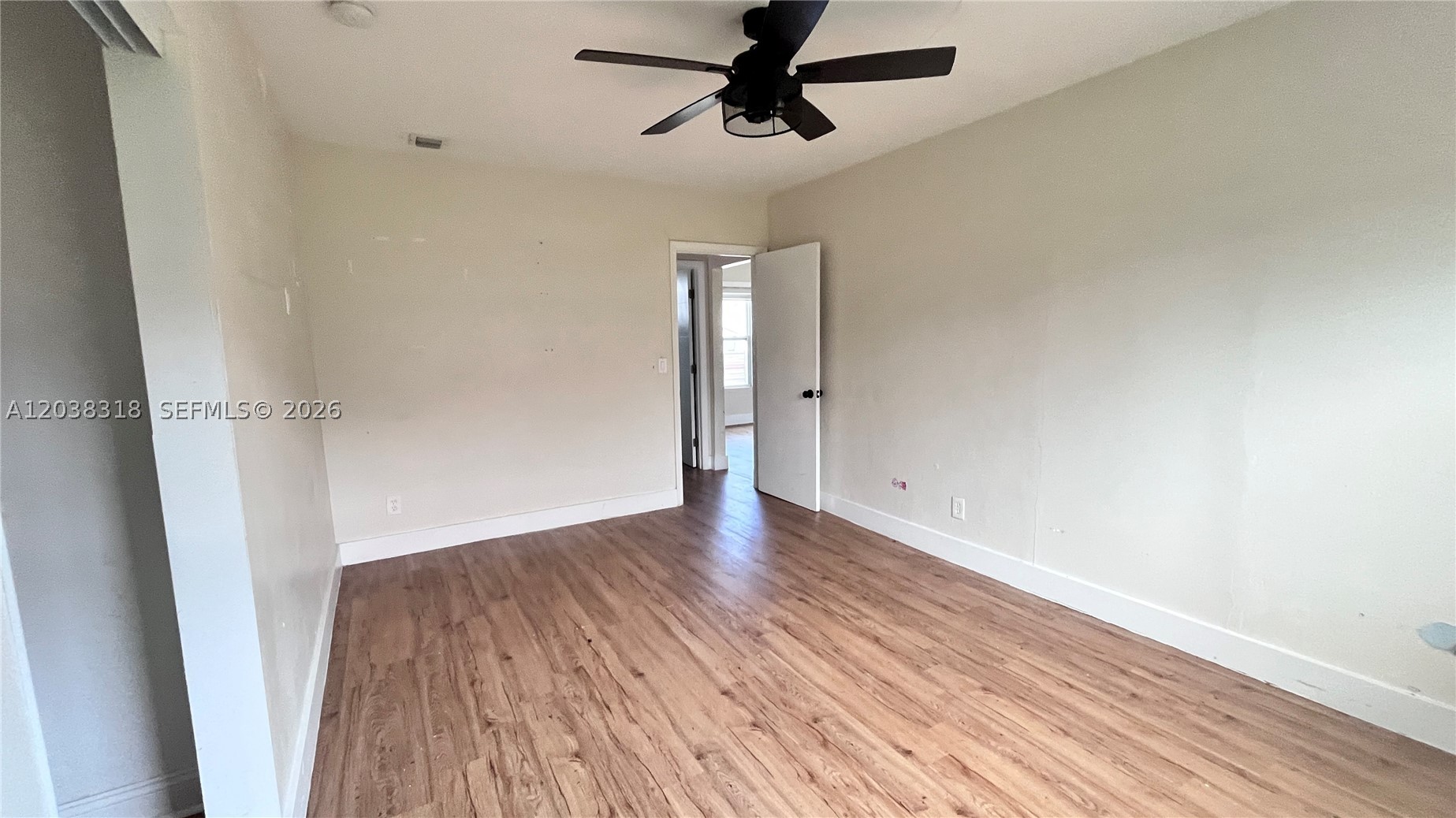 HOLLYWOOD LAKES SECTION - Residential
