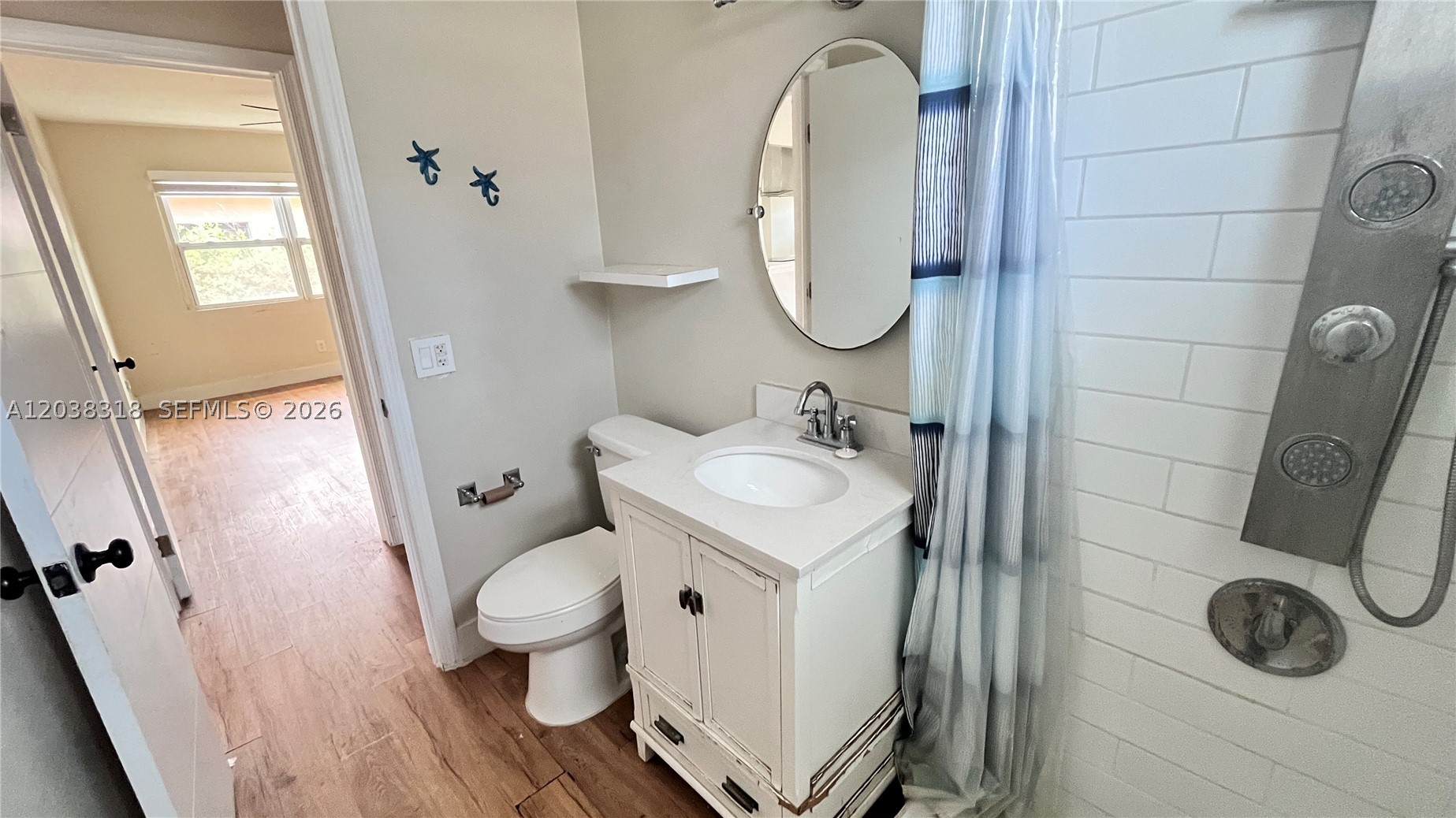 HOLLYWOOD LAKES SECTION - Residential