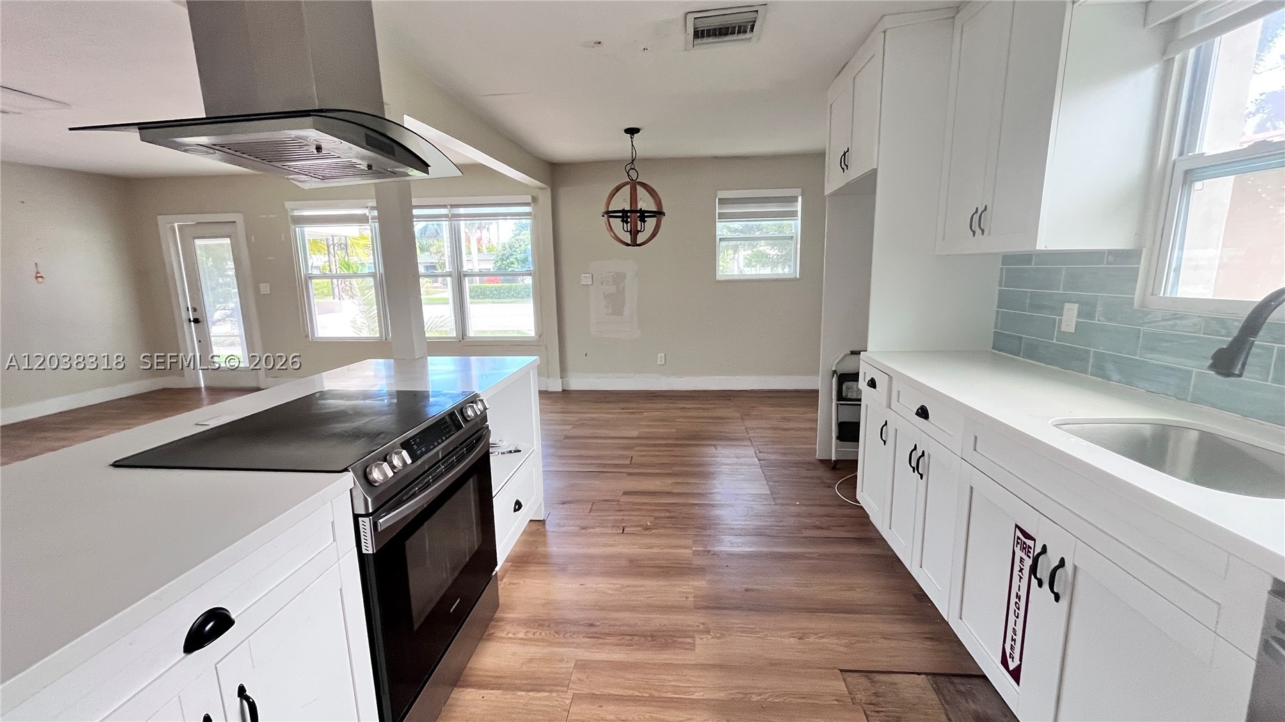 HOLLYWOOD LAKES SECTION - Residential