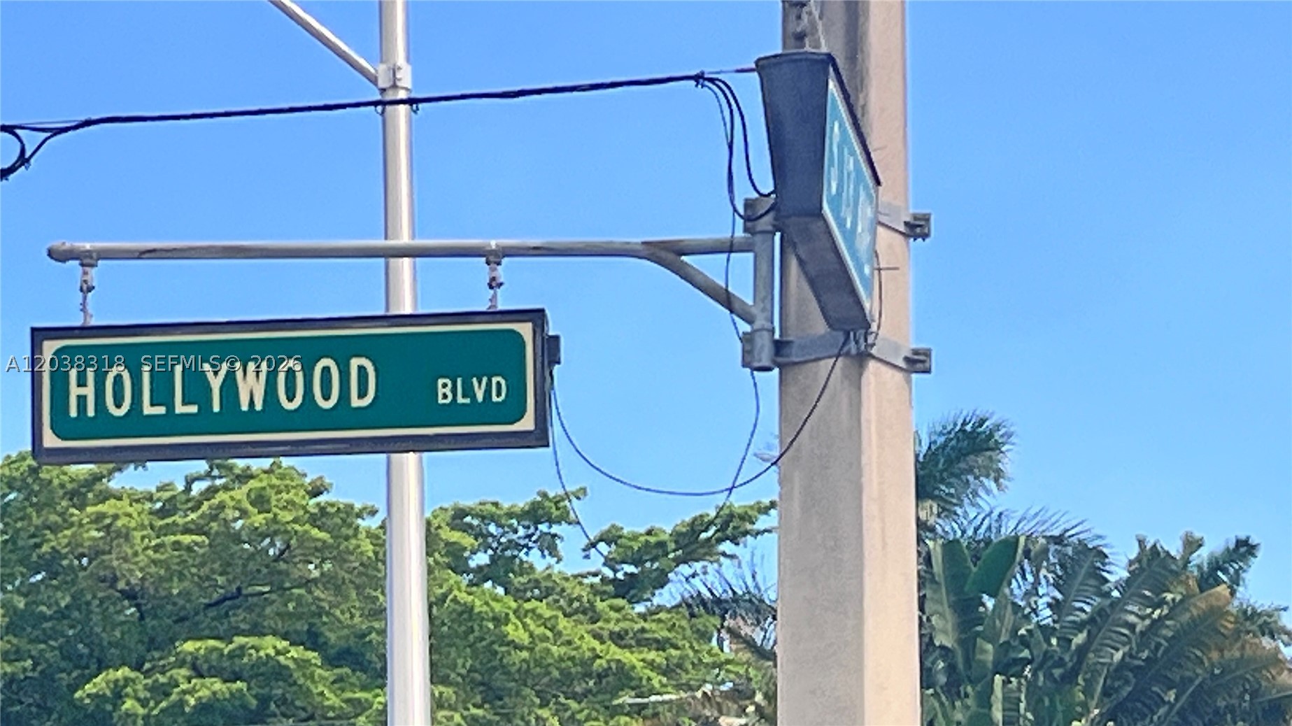 HOLLYWOOD LAKES SECTION - Residential