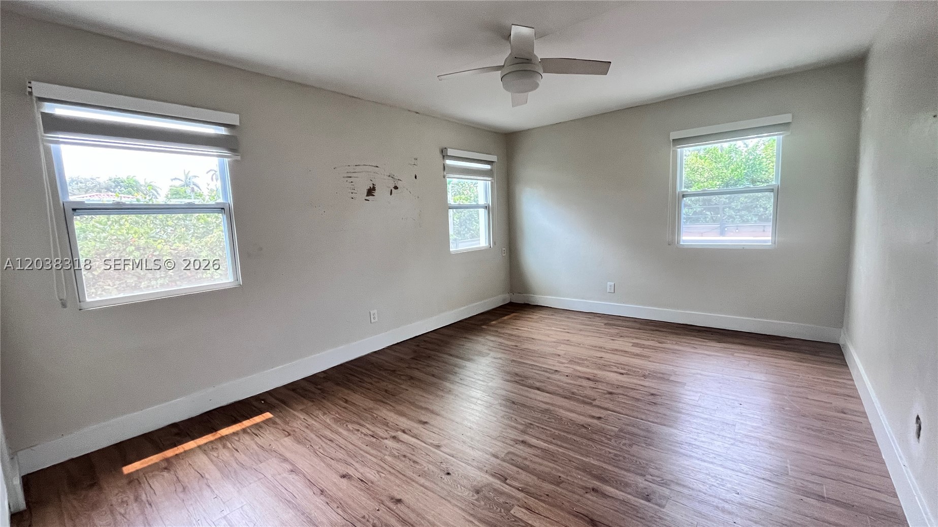 HOLLYWOOD LAKES SECTION - Residential
