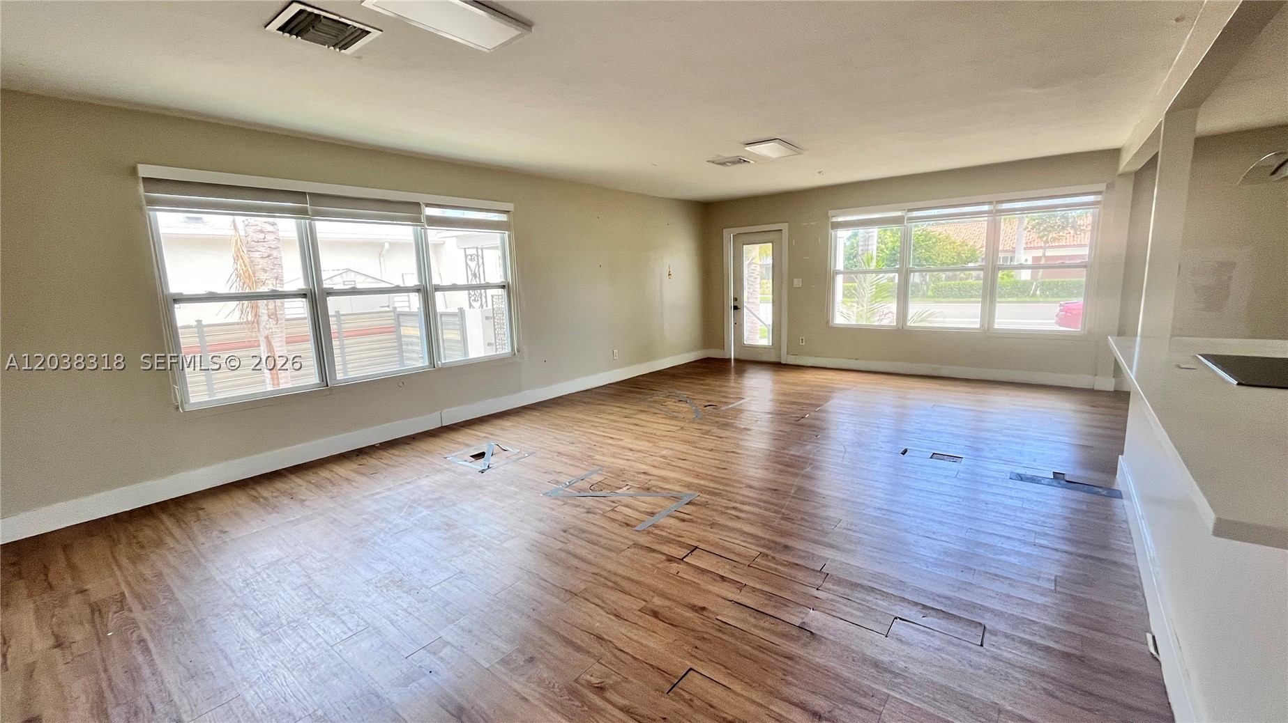 HOLLYWOOD LAKES SECTION - Residential